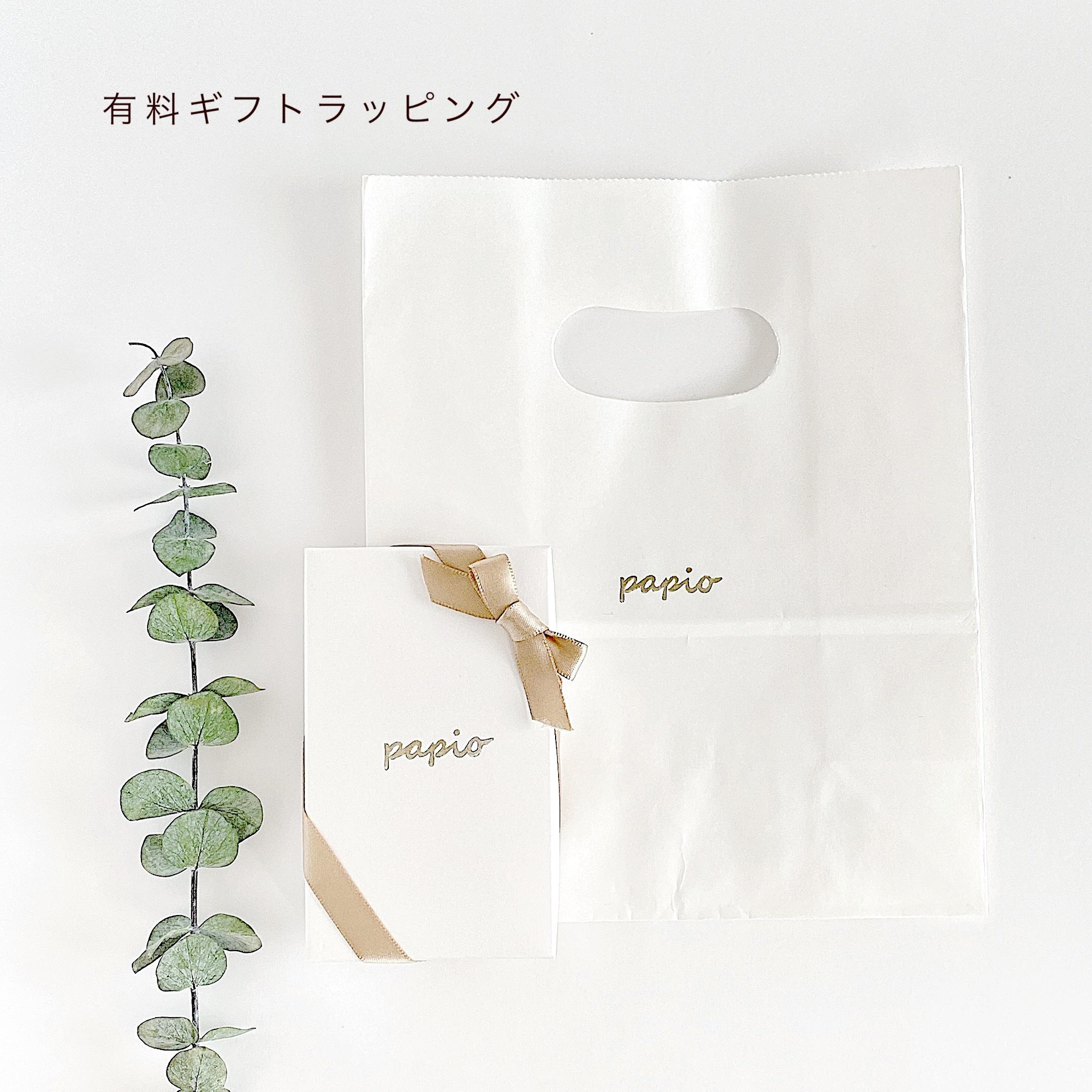 ルンルンアルパカブローチ white × サンタクロース