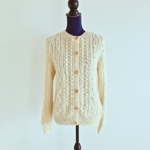 ヤク100％アラン模様カーディガン 再販】暖かくて軽い伝統のアラン模様カーディガン カーディガン AKARI