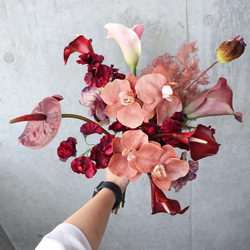 【人気デザイン】おしゃれ花嫁の胡蝶蘭とアンスリウムのブーケ♡ アーティフィシャルフラワー マグノリア カラーリリィ 7枚目の画像