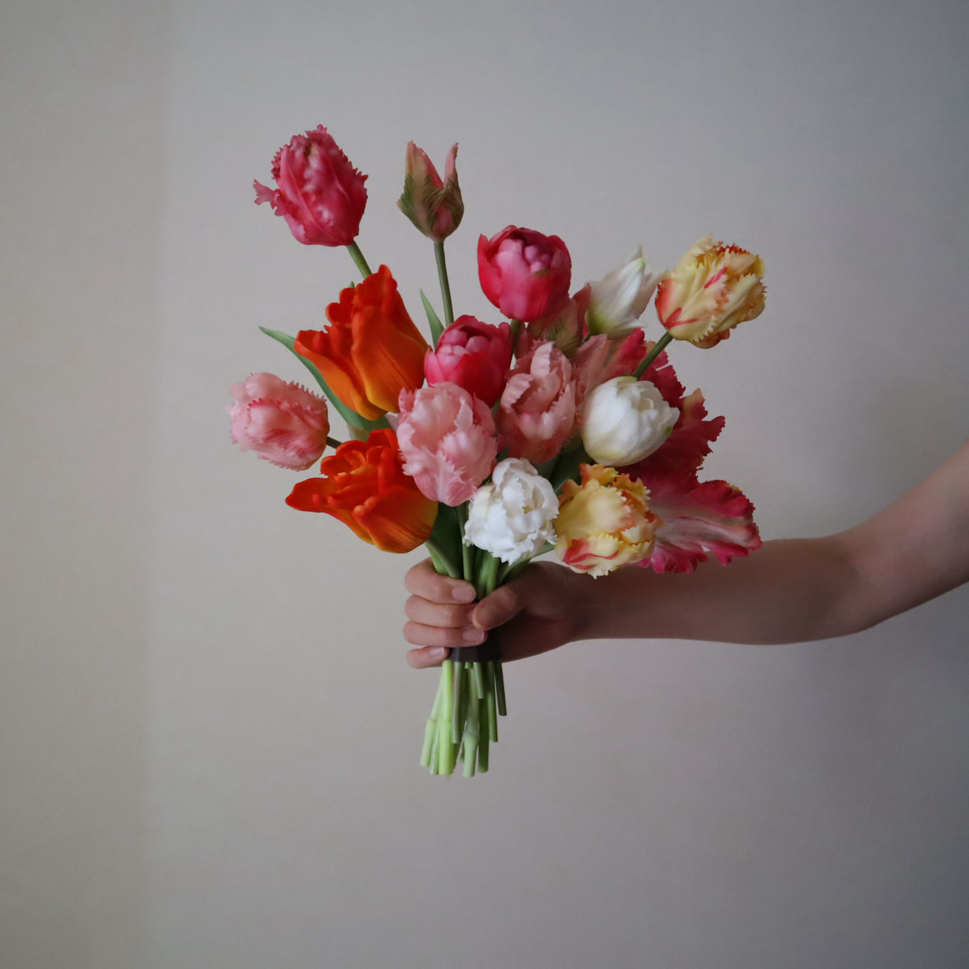 大人ニュアンスカラーの上品なチューリップブーケ♡　アーティフィシャルフラワー ウェディングブーケフラワー花束