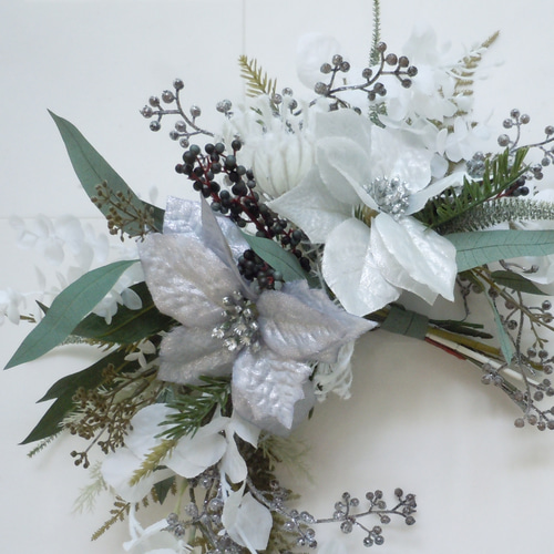 ◇豪華＊クレッセントのクリスマスリース＊シルバーのポインセチア