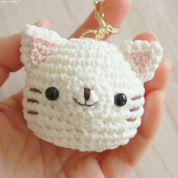 手のひらサイズの、白猫さんキーホルダー♪ 【あみぐるみ】 猫 猫