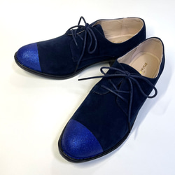 「23.5cm 1,000日圓折扣SALE」Mannish雙色鞋（海軍藍x藍色和銀色）時尚輕便，易於行走的鞋子♪ 第1張的照片