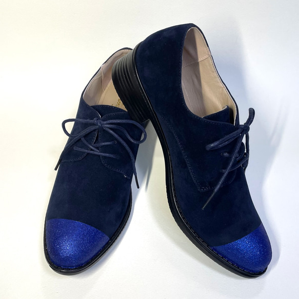 「23.5cm 1,000日圓折扣SALE」Mannish雙色鞋（海軍藍x藍色和銀色）時尚輕便，易於行走的鞋子♪ 第2張的照片