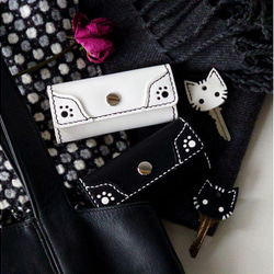 《特集掲載》【名入れ】肉球模様のペアキーケース【3色選択】＆猫(または肉球)キーカバー ※袋ラッピング無料 14枚目の画像