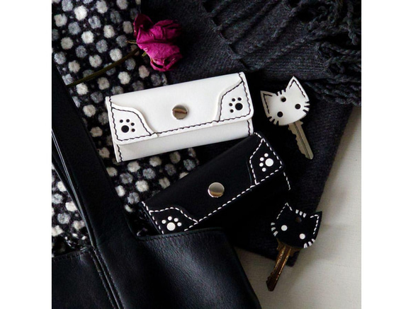 《特集掲載》【名入れ】肉球模様のペアキーケース【3色選択】＆猫(または肉球)キーカバー ※袋ラッピング無料 14枚目の画像