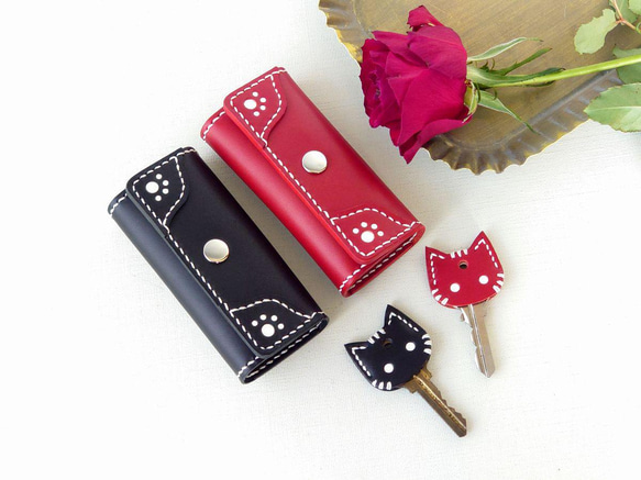 《特集掲載》【名入れ】肉球模様のペアキーケース【3色選択】＆猫(または肉球)キーカバー ※袋ラッピング無料 3枚目の画像