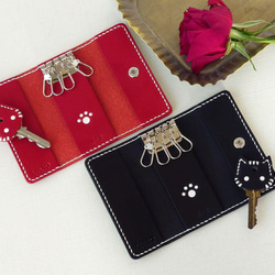 《特集掲載》【名入れ】肉球模様のペアキーケース【3色選択】＆猫(または肉球)キーカバー ※袋ラッピング無料 9枚目の画像