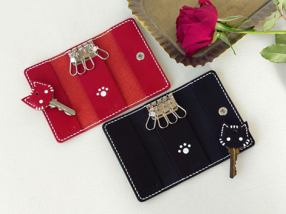 《特集掲載》【名入れ】肉球模様のペアキーケース【3色選択】＆猫(または肉球)キーカバー ※袋ラッピング無料 9枚目の画像