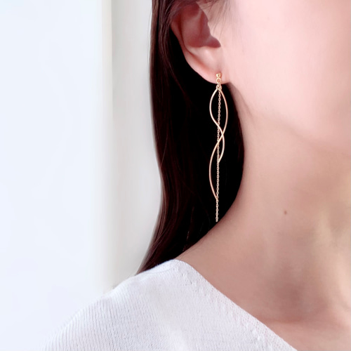 ウェーブとチェーンのピアス/イヤリング ピアス（フック・チェーン