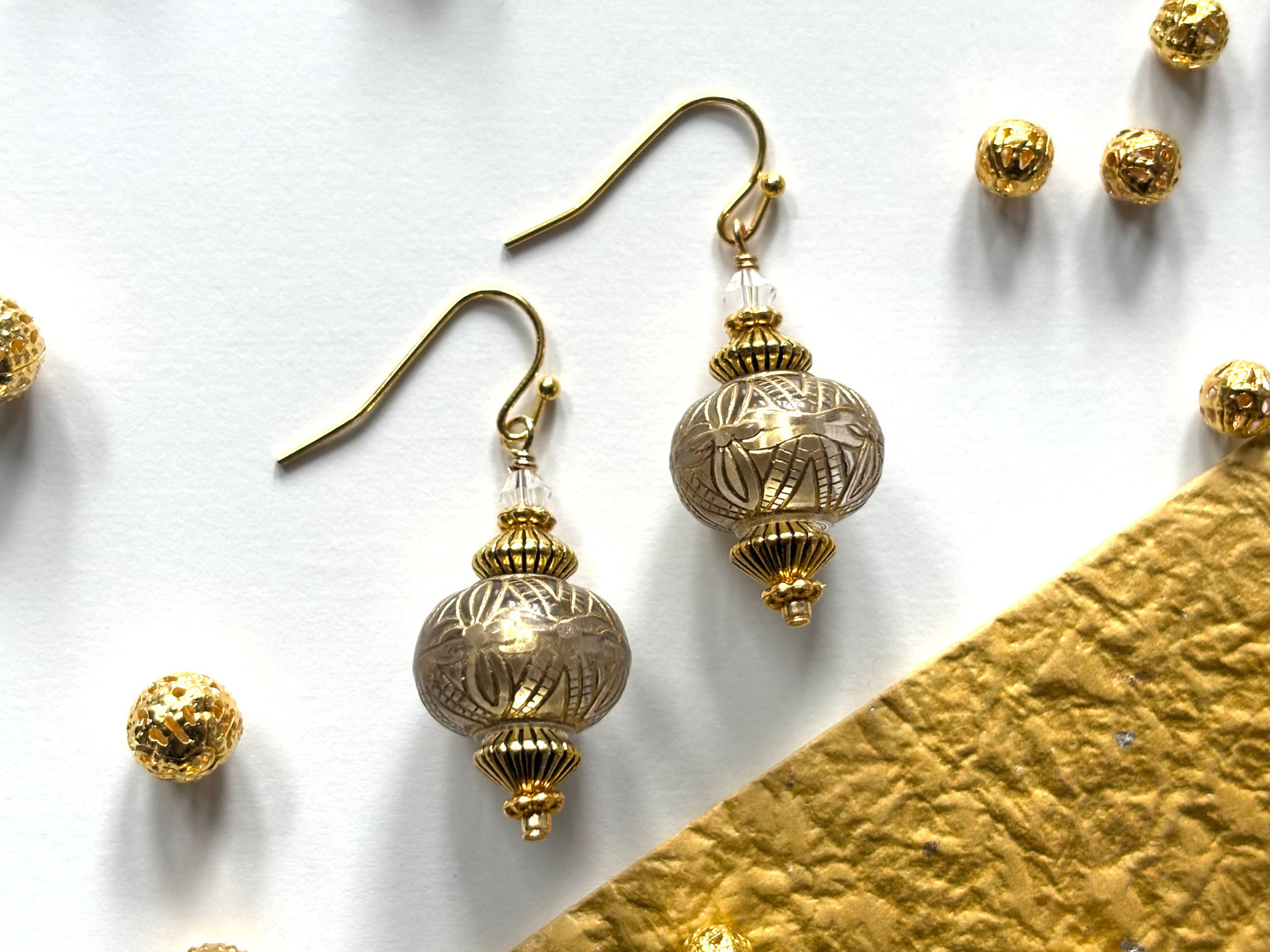 ピアス　モロッコランタンの様なクリアフラワービーズ　外燈　ランプ　ゴールド　揺れる　エスニック　花　中東