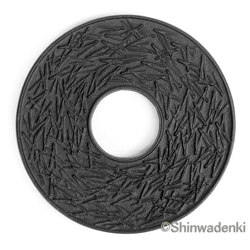 南部鉄器 鍋敷き 釜敷 松葉（黒）14.5cm 日本製 1枚目の画像