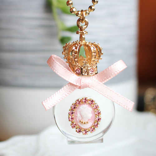 送料無料】王冠丸クリア香水瓶カメオネックレス 【日本製】 ネックレス