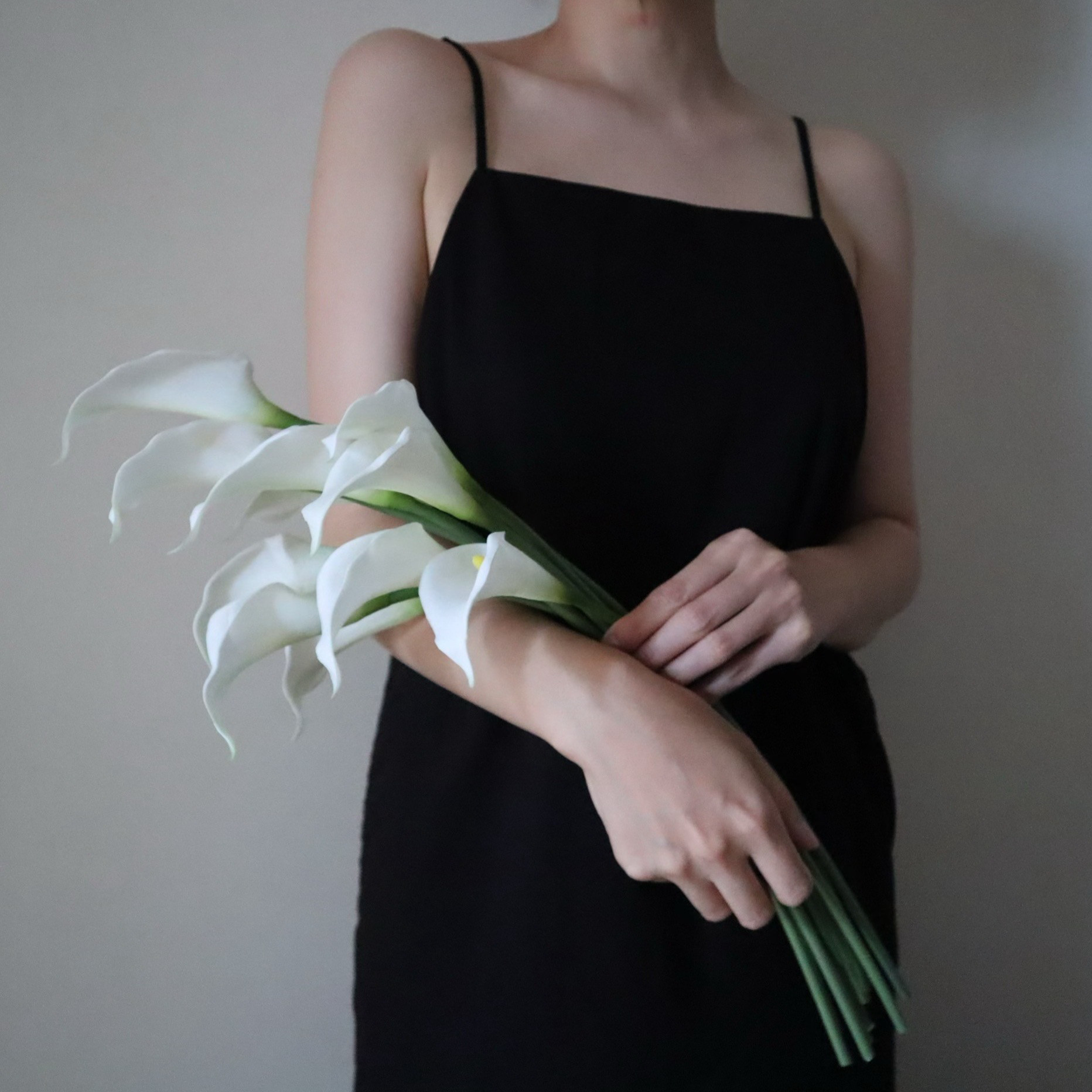 高品質カラーリリィの柔らかなデザインのシングルブーケ♡ おしゃれ花嫁 ウェディングブーケ アーティフィシャルフラワー