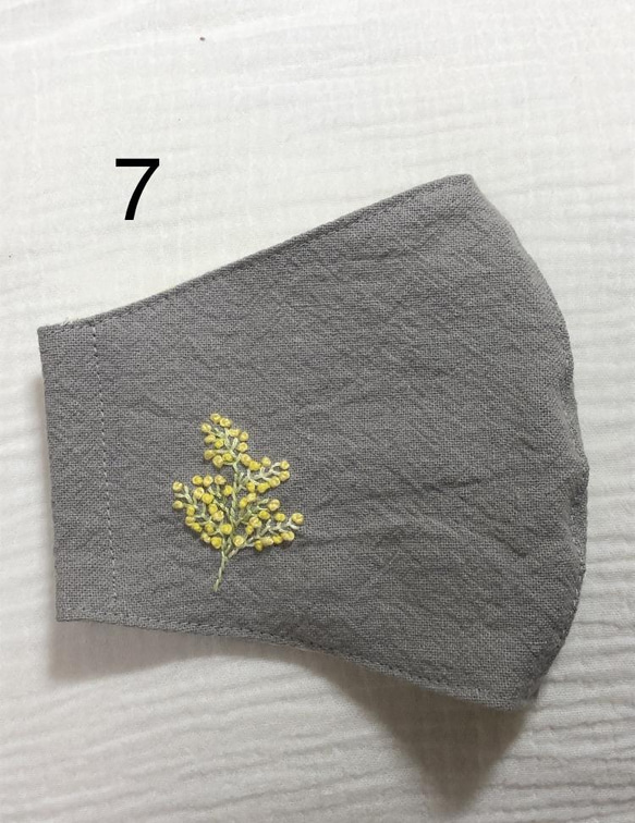 7.  再販です✨　ミモザ　刺繍マスク 1枚目の画像