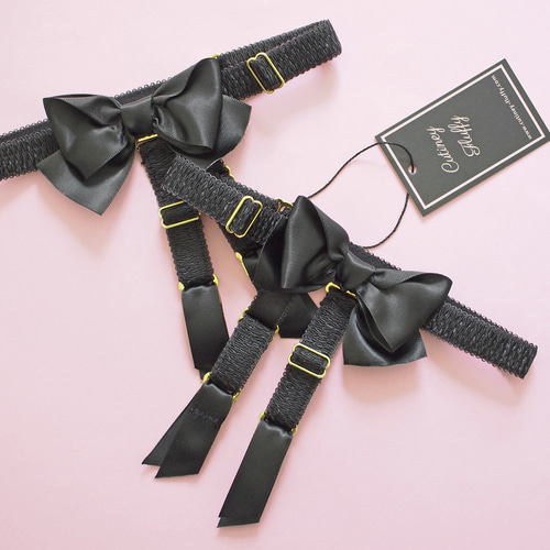 peeping Peeping bow♥ 靴下留め ガーターベルト リングガーター キャットガーター ソックス留め ブラック ゴールド その他ファッション  Cutiney Fluffy 通販｜Creema(クリーマ) 10661596