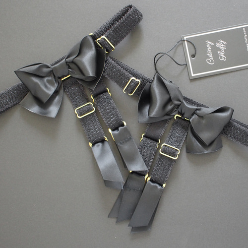 peeping Peeping bow♥ 靴下留め ガーターベルト リングガーター キャットガーター ソックス留め ブラック ゴールド その他ファッション  Cutiney Fluffy 通販｜Creema(クリーマ) 10661596