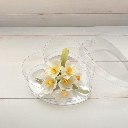 布花 スイセンのコサージュ 凛と咲く水仙 コサージュ orionのアート