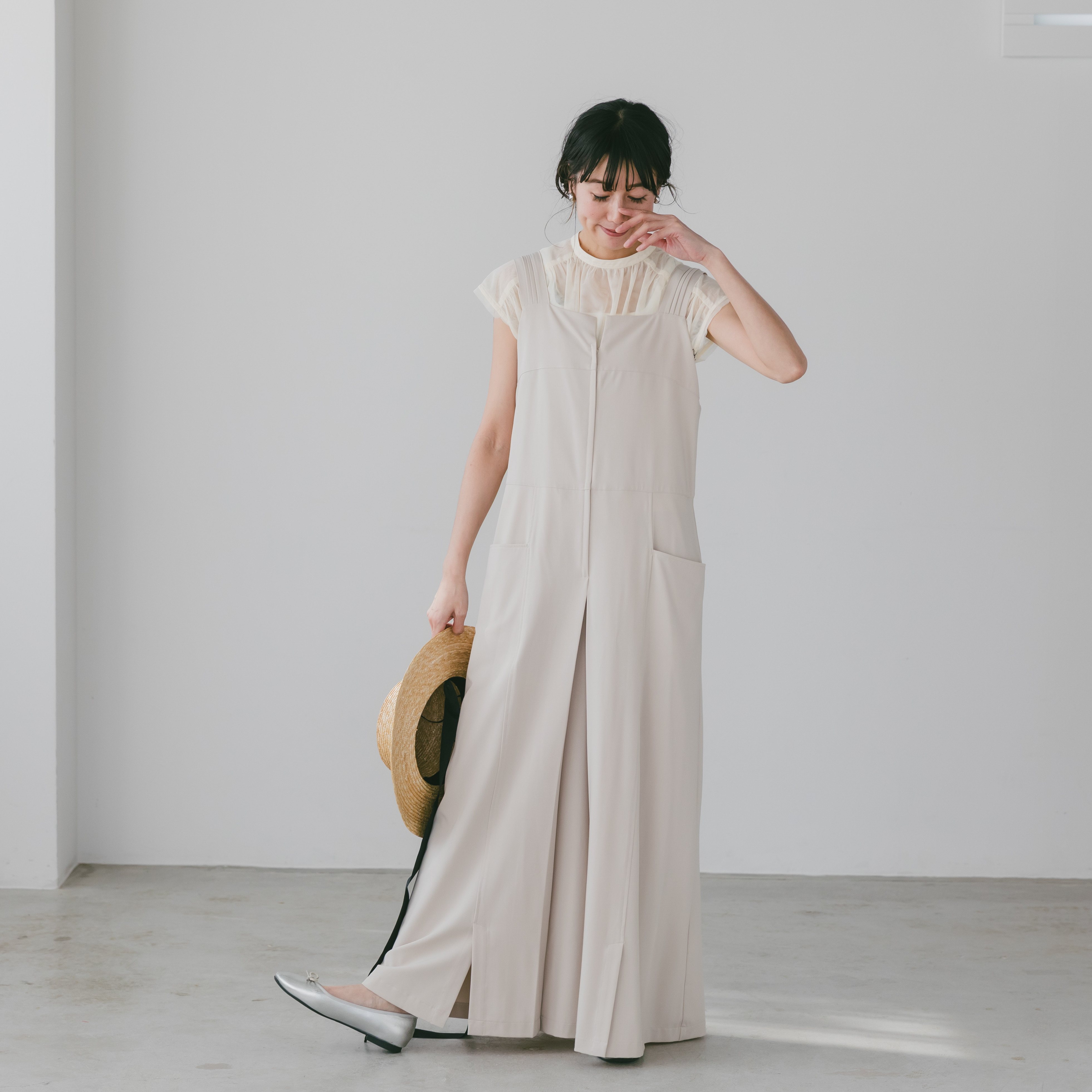 フォーマルにも◎プリーツのサロペットdress「アイボリーベージュ」「前開きデザイン」