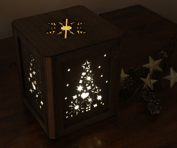 エアフレッシュランプ　クリスマスツリー　５面装飾　LEDで周囲の空気をキレイにするランプ　癒し　テーブルランプ 2枚目の画像