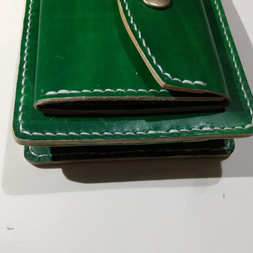 【ハンドメイド】手染めグリーンのヌメ革の小銭入れ付きマネークリップ 送料無料】ヌメ革手染めグリーンの小銭入れ付きマネークリップ
