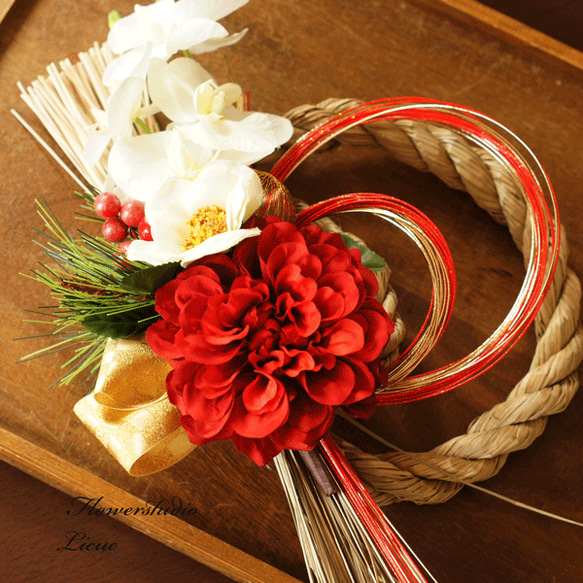 しめ縄】特集掲載商品 椿と胡蝶蘭とダリアのしめ縄飾り（赤） お正月