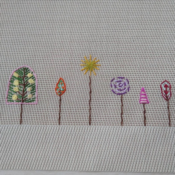 北欧風 森の手刺繍ランチョンマット 3枚目の画像