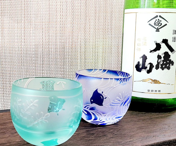 ★日本の伝統柄　可愛い千鳥の盃★瑠璃 1枚目の画像