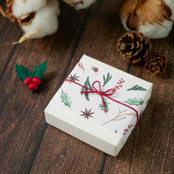 【クリスマス限定：12月13日まで】刺繍糸で編んだヒイラギのブローチ　(レース編み/クリスマス/冬/プレゼント) 8枚目の画像