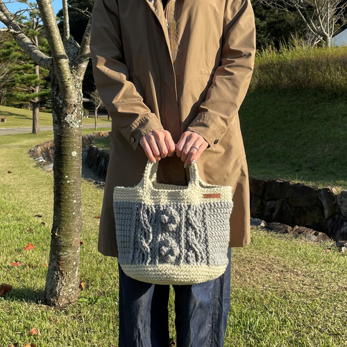 アラン編みニットバッグ☆生成☆バンブーハンドル トートバッグ