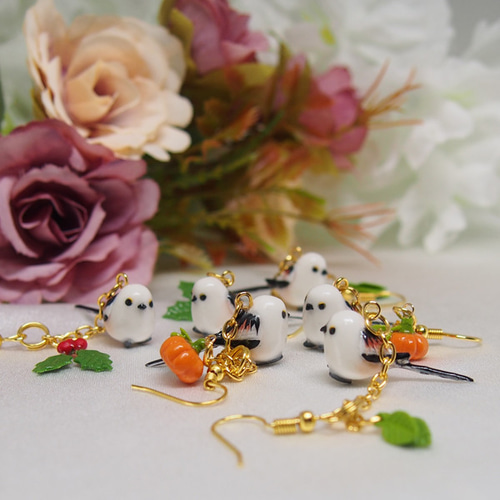 シマエナガのピアス・イヤリング ピアス（フック・チェーン） 「くれい