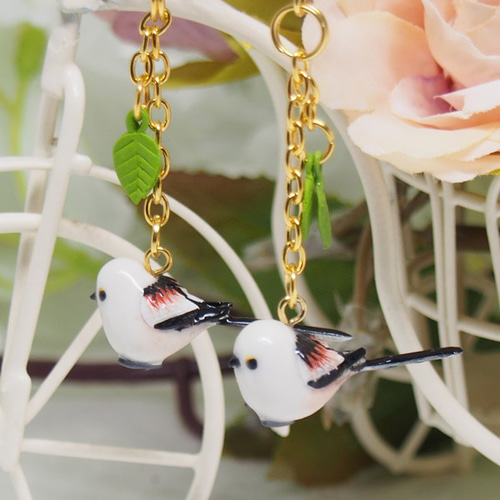 シマエナガのピアス・イヤリング ピアス（フック・チェーン） 「くれい