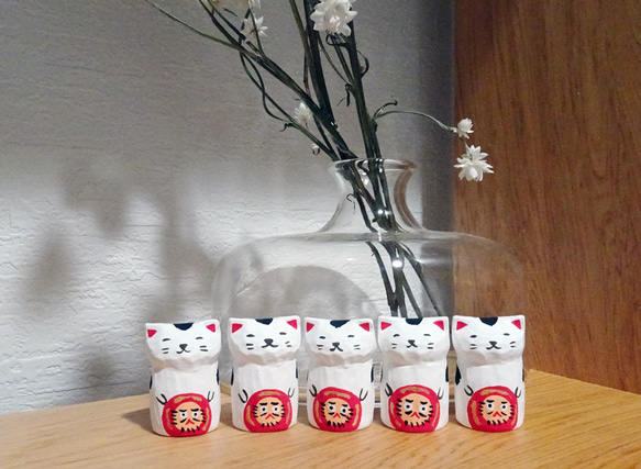 レジン　猫とだまる  赤　24/01 7枚目の画像