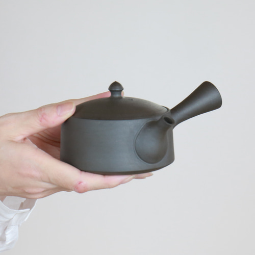 煎茶が美味しく飲める平型急須・愛知県常滑産・澤田朋大さん作・急須