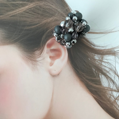 シルバーグレー の クロッシェ シュシュ かぎ針編み ビジュー ビーズ