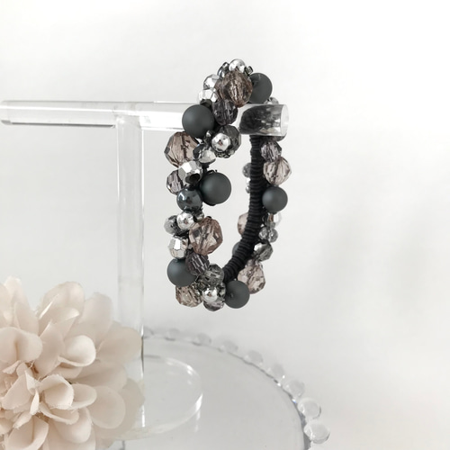 シュシュ  ヘアゴム  ビーズ  ブラックシルバー シルバーグレー の クロッシェ シュシュ かぎ針編み ビジュー ビーズ