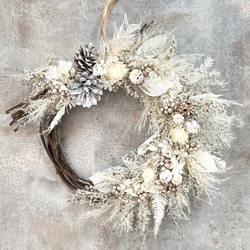 特集掲載作品＊三日月リースL ホワイト プリザーブドフラワー 冬