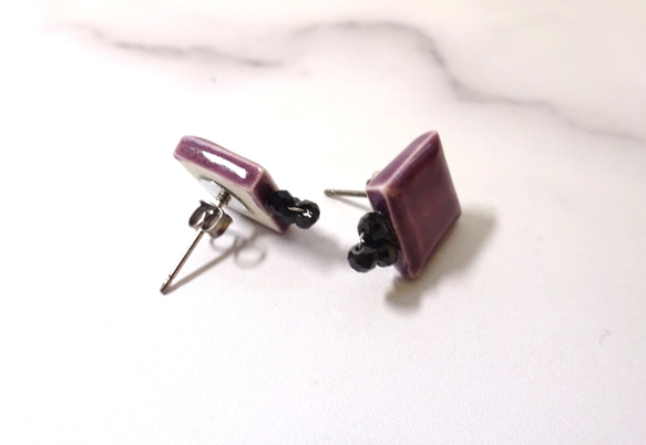方形和黑色尖晶石耳環（紫色） 第5張的照片
