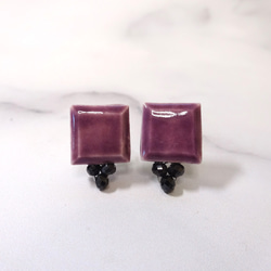 方形和黑色尖晶石耳環（紫色） 第3張的照片