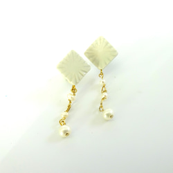 彫モヨウと淡水パールの揺れるpierce/earring（square） 6枚目の画像