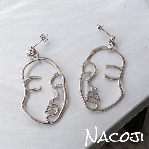 インパクト大♪ひと癖ありのフェイスモチーフピアス ピアス（スタッド  