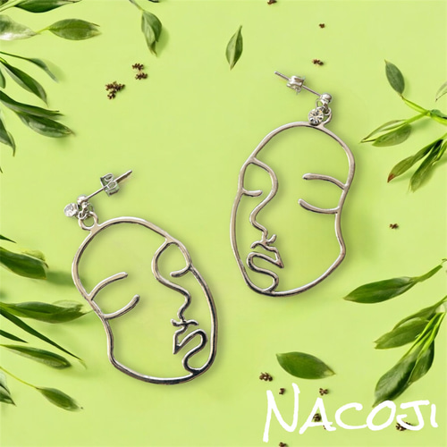 インパクト大♪ひと癖ありのフェイスモチーフピアス ピアス（スタッド  