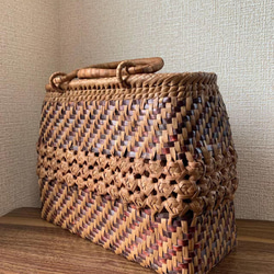 桜皮、山葡萄　桜皮かごバッグ　山葡萄かごバッグ　手作り　桜皮籠バッグ　山葡萄かごバッグ　花編み、網代編み　内布あり 4枚目の画像
