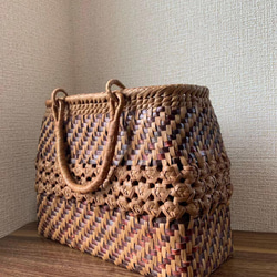 桜皮、山葡萄　桜皮かごバッグ　山葡萄かごバッグ　手作り　桜皮籠バッグ　山葡萄かごバッグ　花編み、網代編み　内布あり 2枚目の画像