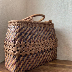桜皮、山葡萄　桜皮かごバッグ　山葡萄かごバッグ　手作り　桜皮籠バッグ　山葡萄かごバッグ　花編み、網代編み　内布あり 3枚目の画像