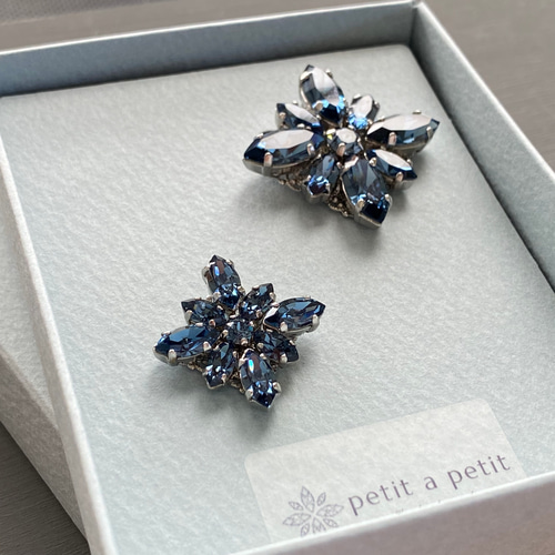 スワロフスキー®︎ ブローチ(L) clématite ブラック ギフトボックス付