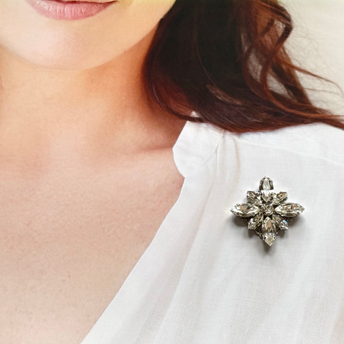 スワロフスキー®︎ ブローチ(L) clématite ブラック ギフトボックス付