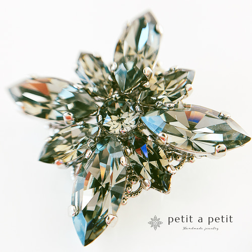 スワロフスキー ブローチ スワロフスキー®︎ ブローチ(L) clématite ブラック ギフト