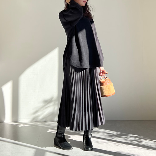 PRADA 巻きプリーツスカート　厚手生地 ブラック Re-Nylon プリーツスカート | PRADA