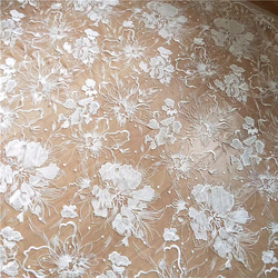 チュールレース刺繍エンブロイダリー スパンコール付き 蓮花 森系の刺繍レース生地布90cm単位 幅約130cm 1枚目の画像